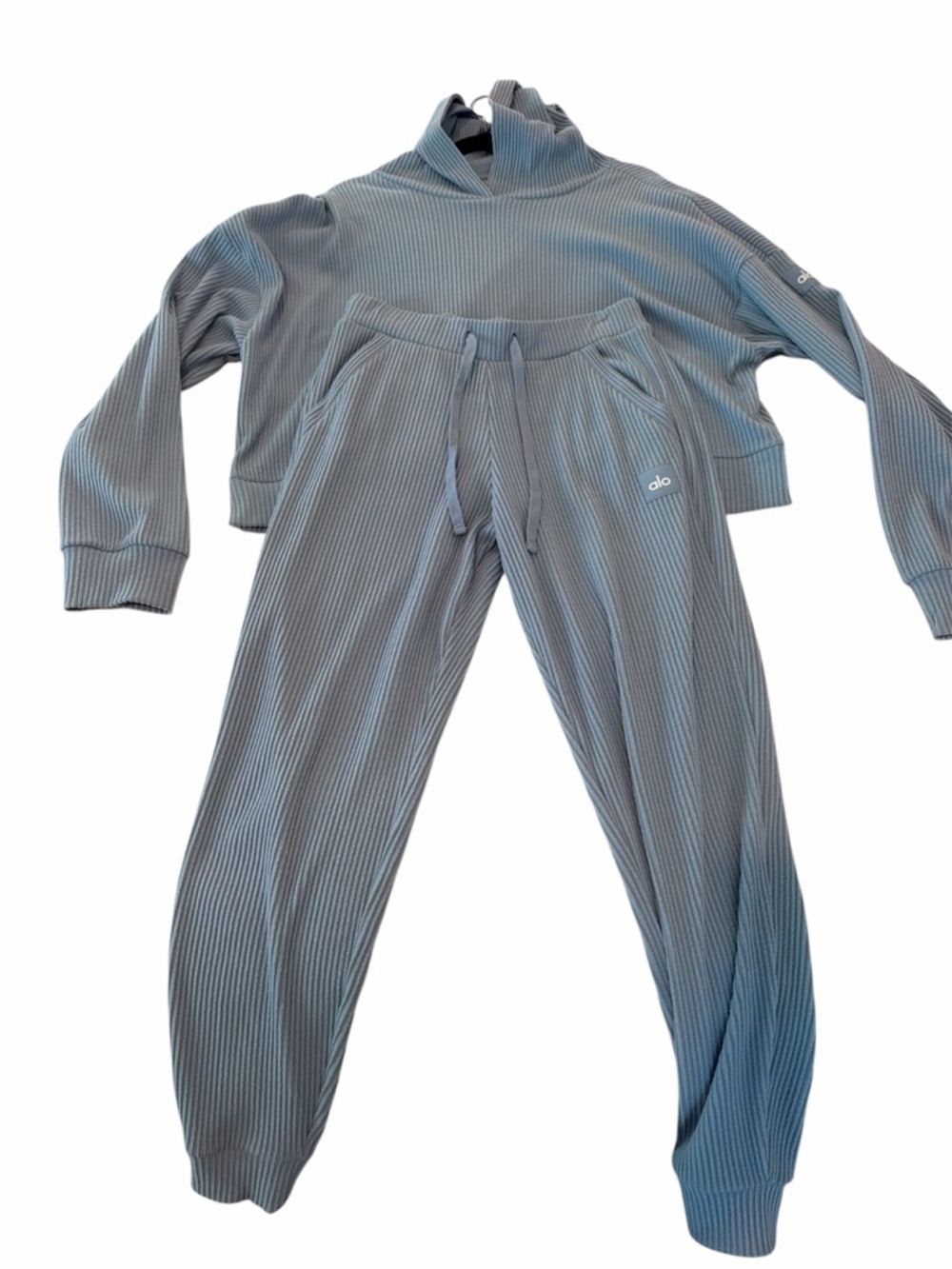The best selling Alo Yoga Muse Set - Picture 3 of 9